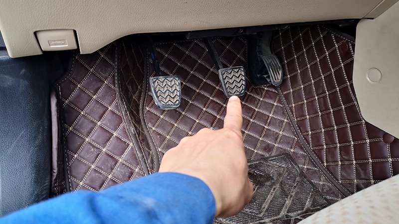 brake is not as simple as stepping on it to the end.jpg