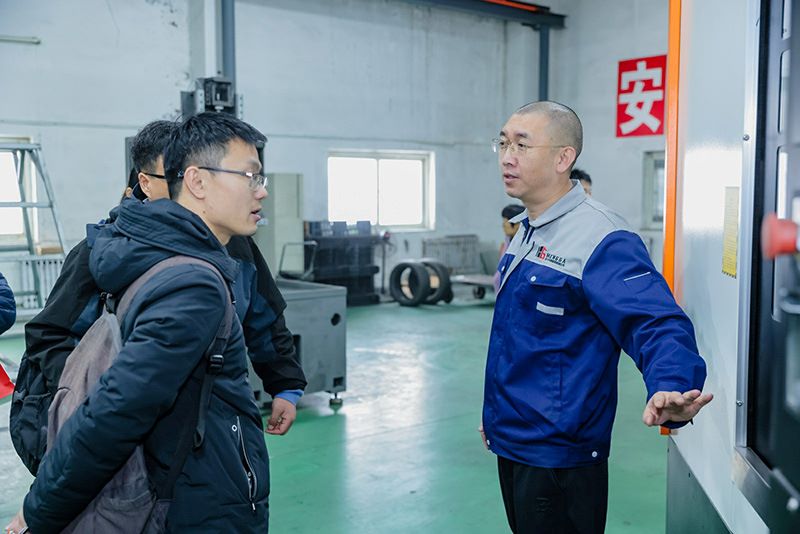 Participating companies visited Hengga intelligent
